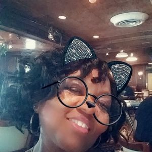 Meet your Posher, Renee